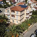 Canaria 1 By Interhome