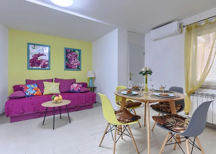 Apartment Canaria 1 By Interhome Pula