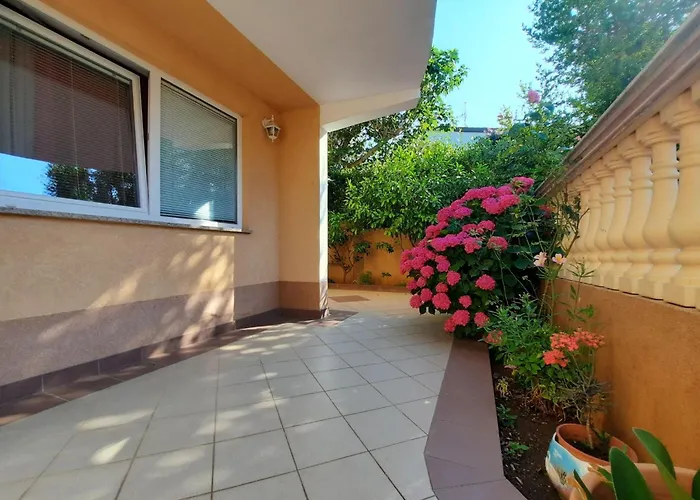Canaria 1 By Interhome * Pula