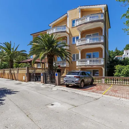 Canaria 1 By Interhome