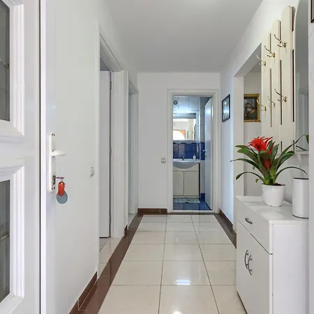 Canaria 1 By Interhome